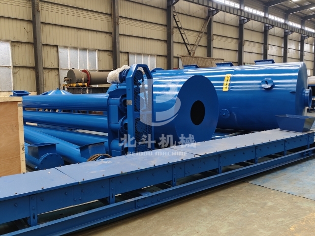 大型炭化生產(chǎn)線(xiàn)全套設(shè)備高效裝車(chē)與發(fā)運(yùn)